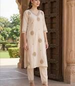 Women Ethnic Motifs Embroidered Regular Thread Work Liva Kurta with Trousers