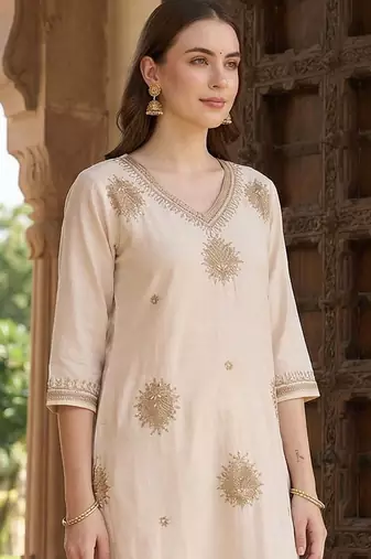 Women Ethnic Motifs Embroidered Regular Thread Work Liva Kurta with Trousers