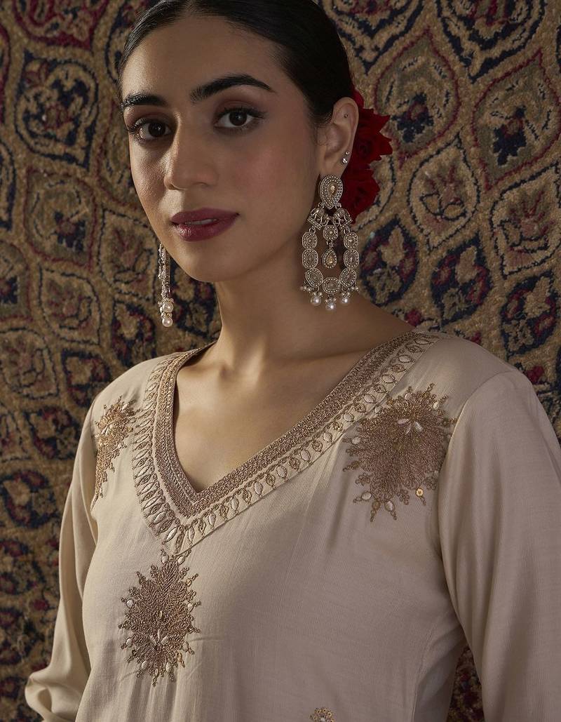 Women Ethnic Motifs Embroidered Regular Thread Work Liva Kurta with Trousers