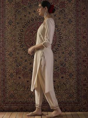 Women Ethnic Motifs Embroidered Regular Thread Work Liva Kurta with Trousers 4