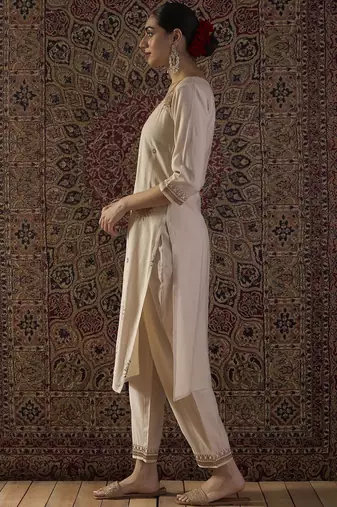 Women Ethnic Motifs Embroidered Regular Thread Work Liva Kurta with Trousers