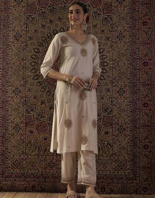 Women Ethnic Motifs Embroidered Regular Thread Work Liva Kurta with Trousers 5
