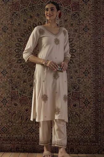 Women Ethnic Motifs Embroidered Regular Thread Work Liva Kurta with Trousers
