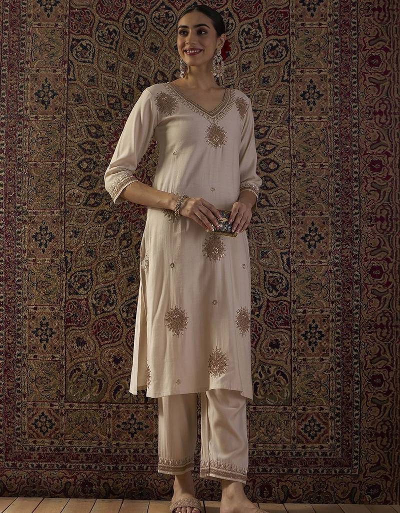 Women Ethnic Motifs Embroidered Regular Thread Work Liva Kurta with Trousers