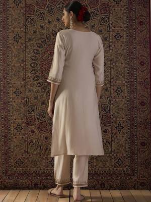 Women Ethnic Motifs Embroidered Regular Thread Work Liva Kurta with Trousers 6