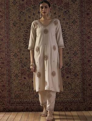 Women Ethnic Motifs Embroidered Regular Thread Work Liva Kurta with Trousers 7