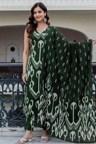 Women Printed Regular Pure Cotton Kurta with Trousers & With Dupatta