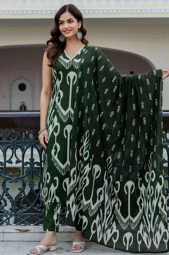 Women Printed Regular Pure Cotton Kurta with Trousers & With Dupatta
