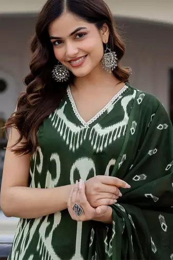 Women Printed Regular Pure Cotton Kurta with Trousers & With Dupatta
