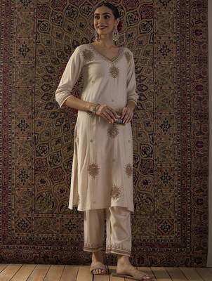 Ethnic Motifs Embroidered Thread Work Straight Kurta With Trouser 1