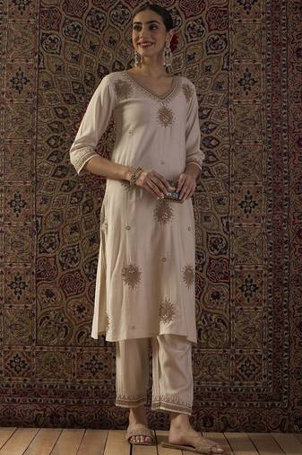 Ethnic Motifs Embroidered Thread Work Straight Kurta With Trouser