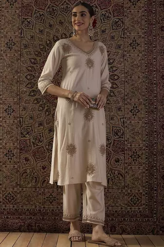 Ethnic Motifs Embroidered Thread Work Straight Kurta With Trouser
