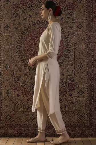 Ethnic Motifs Embroidered Thread Work Straight Kurta With Trouser