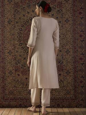Ethnic Motifs Embroidered Thread Work Straight Kurta With Trouser 5