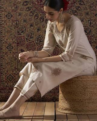 Ethnic Motifs Embroidered Thread Work Straight Kurta With Trouser 6