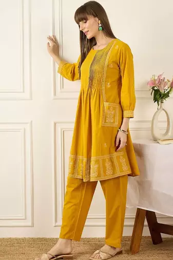 Embroidered Round Neck Thread Work Pure Cotton Kurta With Trousers