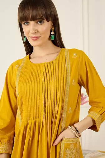 Embroidered Round Neck Thread Work Pure Cotton Kurta With Trousers