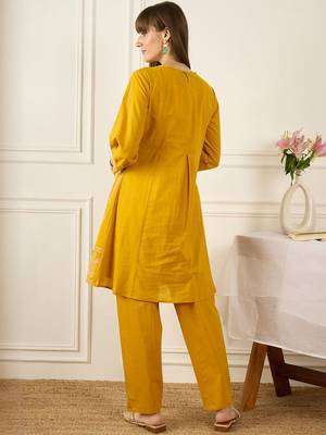 Embroidered Round Neck Thread Work Pure Cotton Kurta With Trousers 5