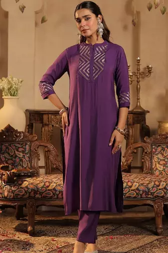 Yoke Design Gotta Patti Mandarin Collar Straight Kurta with Trousers