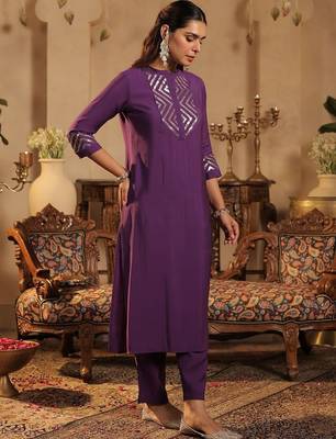 Yoke Design Gotta Patti Mandarin Collar Straight Kurta with Trousers 3