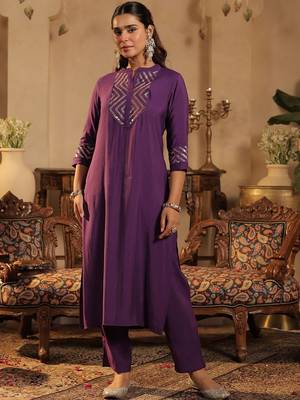 Yoke Design Gotta Patti Mandarin Collar Straight Kurta with Trousers 4
