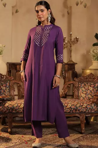 Yoke Design Gotta Patti Mandarin Collar Straight Kurta with Trousers