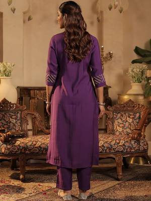Yoke Design Gotta Patti Mandarin Collar Straight Kurta with Trousers 5