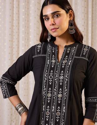 Ethnic Motifs Printed Mandarin Collar Pure Cotton Straight Kurta & Trousers 2