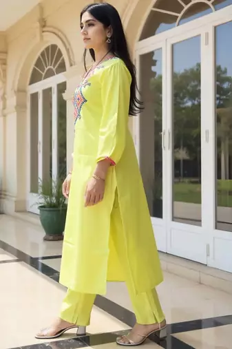 Women Ethnic Motifs Embroidered Kurta with Trousers & Dupatta Kurta Sets