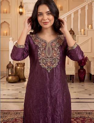 Women Ethnic Motifs Embroidered Regular Thread Work Kurta with Trousers 1