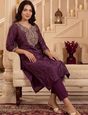 Women Ethnic Motifs Embroidered Regular Thread Work Kurta with Trousers 2