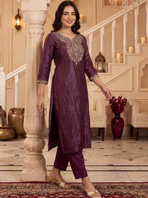 Women Ethnic Motifs Embroidered Regular Thread Work Kurta with Trousers 3