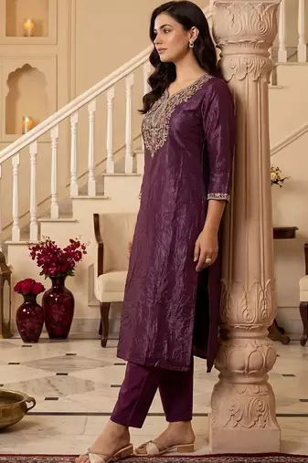 Women Ethnic Motifs Embroidered Regular Thread Work Kurta with Trousers