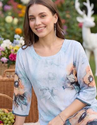 Women Floral Printed Regular Chanderi Silk Kurta with Trousers & With Dupatta 2