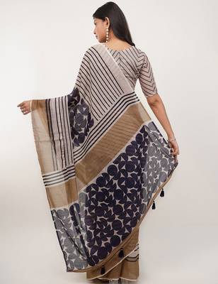 Beige linen printed saree with blouse 3