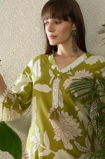 Women Floral Printed Regular Thread Work Pure Cotton Kurta with Palazzos