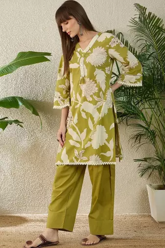 Women Floral Printed Regular Thread Work Pure Cotton Kurta with Palazzos