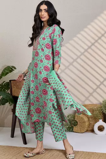 Women Floral Printed Regular Thread Work Kurta with Trousers & With Dupatta