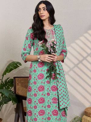 Women Floral Printed Regular Thread Work Kurta with Trousers & With Dupatta 2