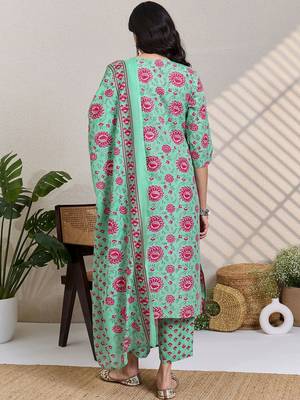 Women Floral Printed Regular Thread Work Kurta with Trousers & With Dupatta 4