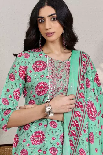 Women Floral Printed Regular Thread Work Kurta with Trousers & With Dupatta