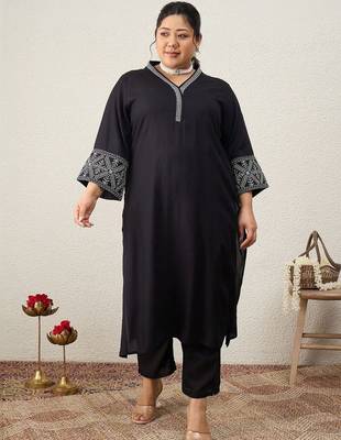 Plus Size Ethnic Motifs Embroidered Regular Thread Work Kurta with Trousers 1