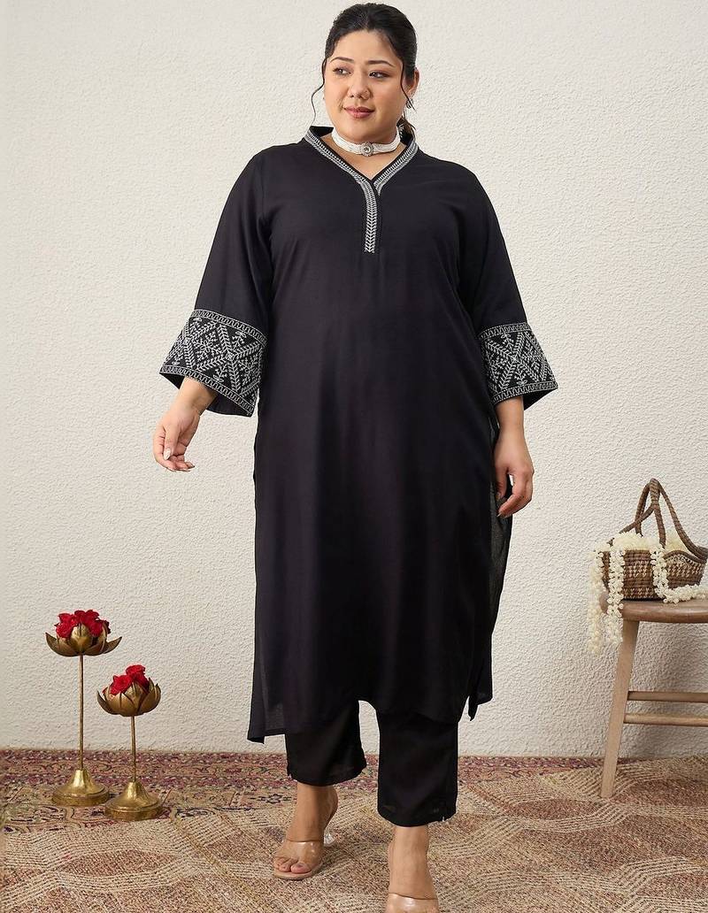 Plus Size Ethnic Motifs Embroidered Regular Thread Work Kurta with Trousers