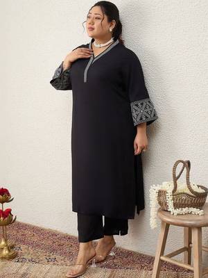 Plus Size Ethnic Motifs Embroidered Regular Thread Work Kurta with Trousers 2