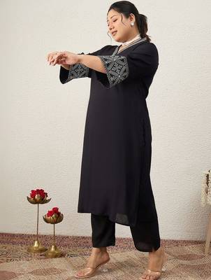 Plus Size Ethnic Motifs Embroidered Regular Thread Work Kurta with Trousers 4