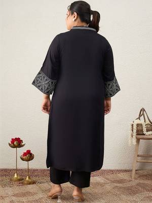Plus Size Ethnic Motifs Embroidered Regular Thread Work Kurta with Trousers 5