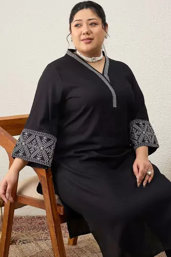 Plus Size Ethnic Motifs Embroidered Regular Thread Work Kurta with Trousers
