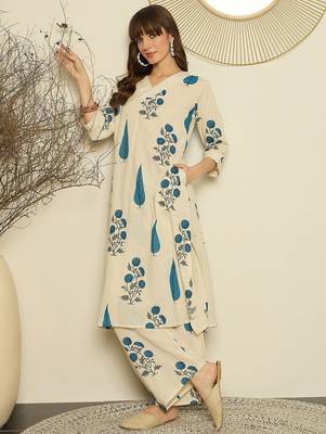 Women Floral Printed A-Line Kurta with Palazzo 5