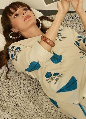 Women Floral Printed A-Line Kurta with Palazzo 6