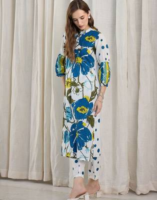 Women Floral Printed Cotton Kurta with Trousers 3